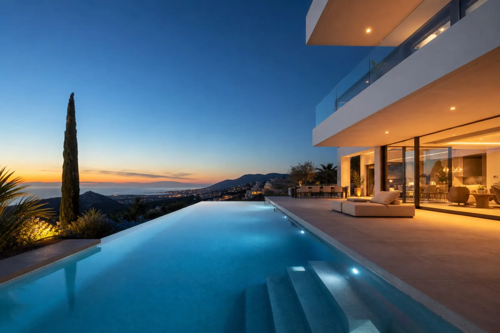 Villa contemporánea con vistas panorámicas al mar en Marbella — фото 1